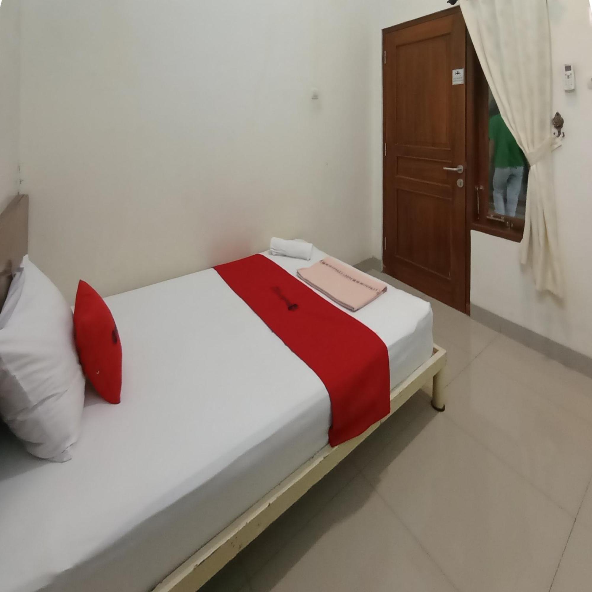 Reddoorz At Syariah House Purwokerto Hotel Exterior photo