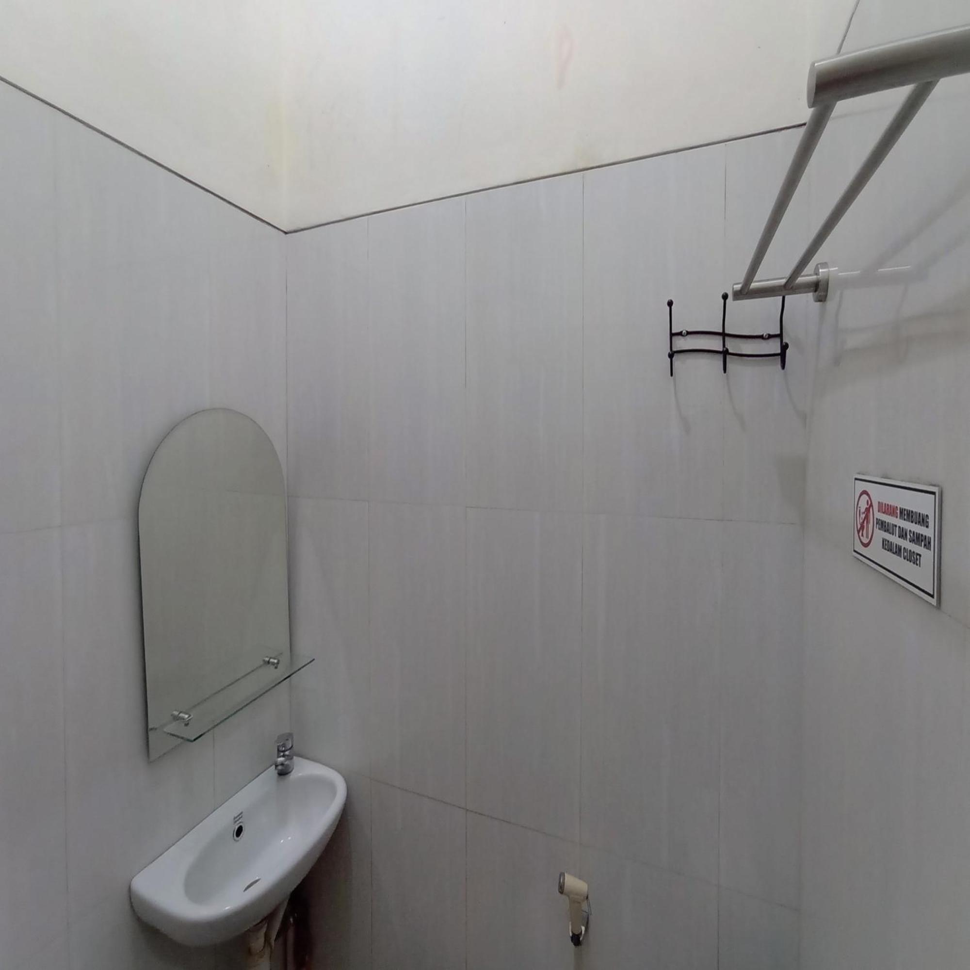 Reddoorz At Syariah House Purwokerto Hotel Exterior photo